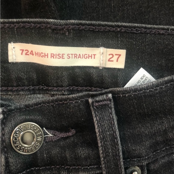Levi’s Distressed Jeans - Picture 2 of 4